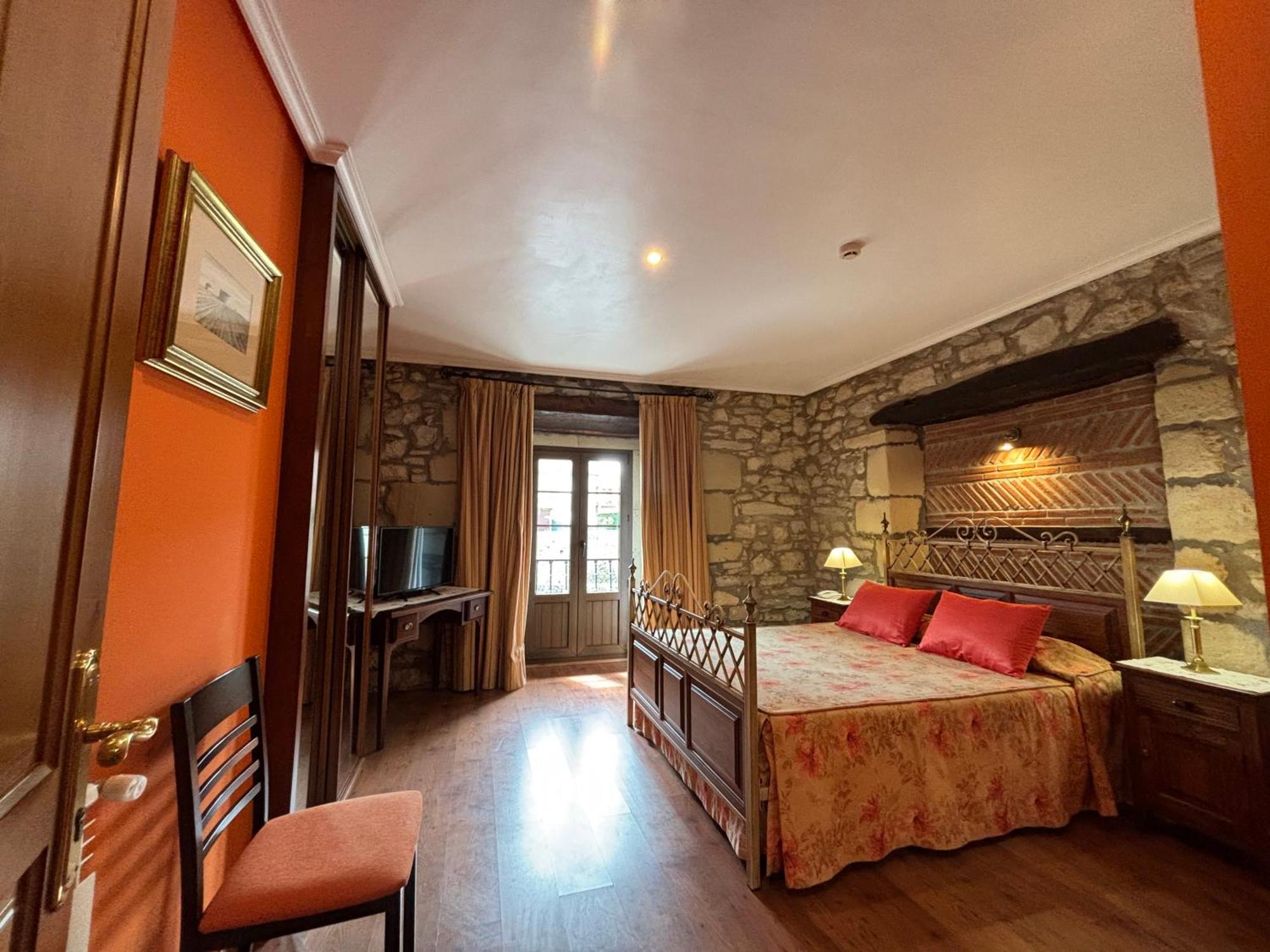 Hotel Casona Los Caballeros Santillana del Mar Eksteriør billede